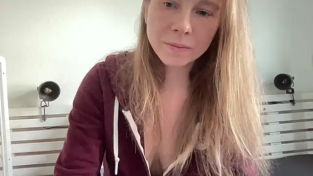 Snapshot of SweetLucy96 chatting on 24, 12, 2024 SweetLucy96 online show from 24, 12, 2024