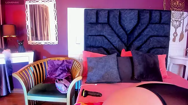 Mia-Bloom online show from 4, 3, 2025