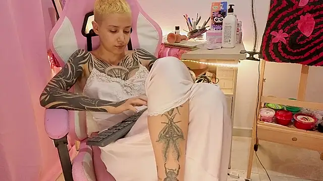 goddess vee  online show from 25, 4, 2026