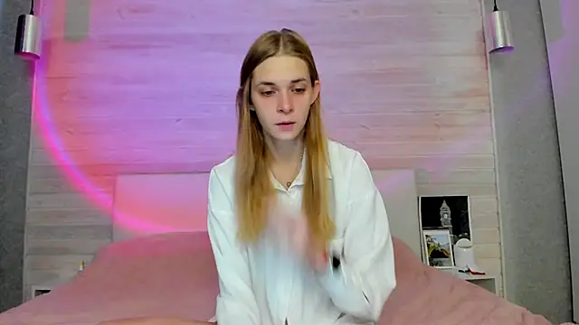 molly hunt  online show from 11, 11, 2025