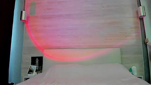 molly hunt  online show from 24, 4, 2026