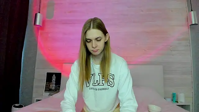 molly hunt  online show from 26, 4, 2026