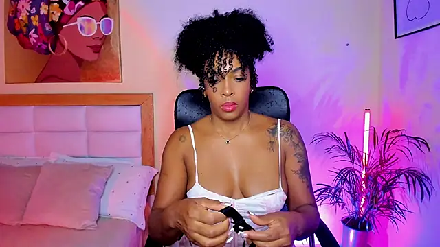 Snapshot of AitanaBrown_ chatting on 27, 2, 2026 AitanaBrown online show from 27, 2, 2026