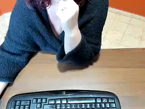 NikkiHolland online show from 3, 2, 2025