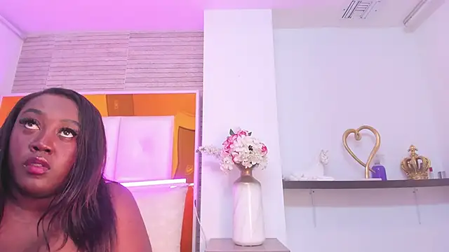 ShaniaBrownn online show from 15, 1, 2025