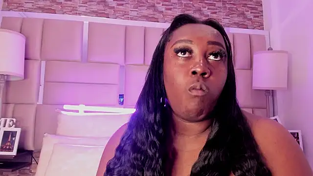 ShaniaBrownn online show from 17, 12, 2025