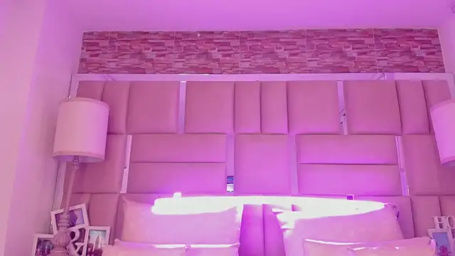 ShaniaBrownn online show from 14, 4, 2026