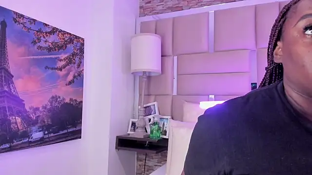 ShaniaBrownn online show from 27, 4, 2026