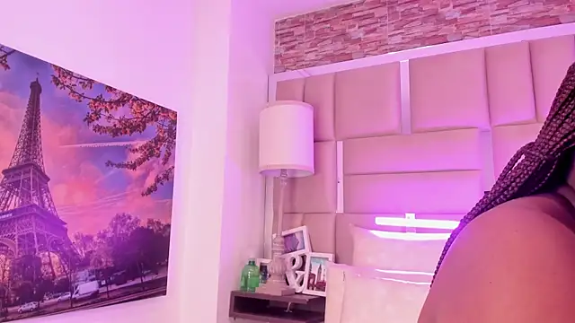 ShaniaBrownn online show from 28, 4, 2026