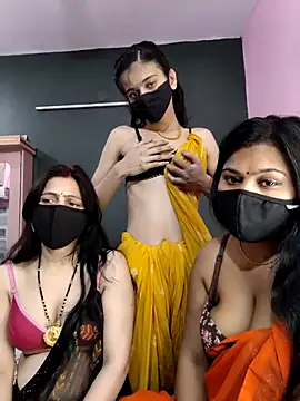 Snapshot of cutee__crazy chatting on 1, 5, 2026 cutee crazy online show from 1, 5, 2026