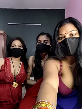 Snapshot of cutee__crazy chatting on 4, 5, 2026 cutee crazy online show from 4, 5, 2026