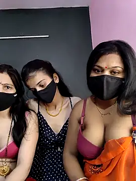 Snapshot of cutee__crazy chatting on 5, 5, 2026 cutee crazy online show from 5, 5, 2026