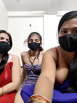 Snapshot of cutee__crazy chatting on 9, 5, 2026 cutee crazy online show from 9, 5, 2026
