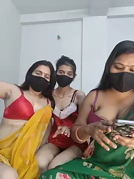Snapshot of cutee__crazy chatting on 20, 5, 2026 cutee crazy online show from 20, 5, 2026