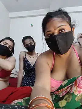 Snapshot of cutee__crazy chatting on 23, 5, 2026 cutee crazy online show from 23, 5, 2026