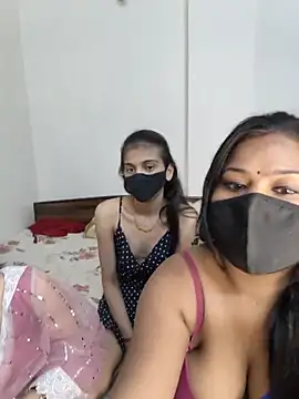 Snapshot of cutee__crazy chatting on 29, 5, 2026 cutee crazy online show from 29, 5, 2026