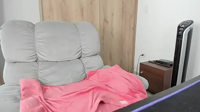 xspecialoomx online show from 18, 4, 2026