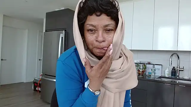 MSweetLindaParks online show from 23, 4, 2026