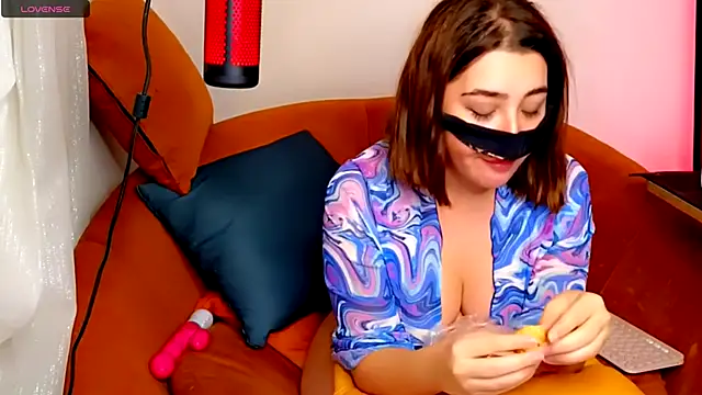  L0VE ME online show from 11, 1, 2025