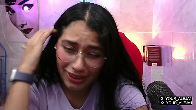 LauraRuiz1 online show from 15, 5, 2026