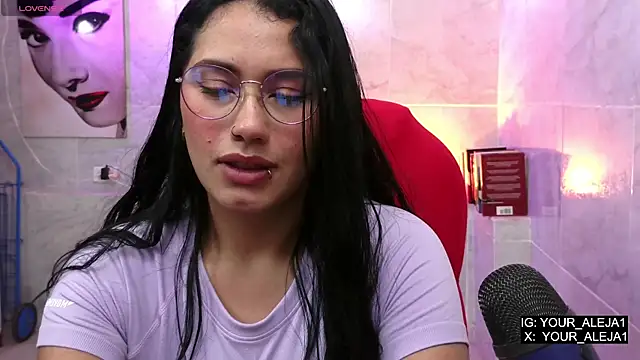 LauraRuiz1 online show from 15, 5, 2026