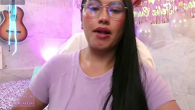 LauraRuiz1 online show from 15, 6, 2026