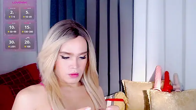 Snapshot of arianneXXX_ts chatting on 12, 11, 2025 arianneXXX ts online show from 12, 11, 2025