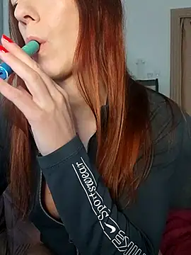 Snapshot of clara-francaise chatting on 3, 6, 2026 clara-francaise online show from 3, 6, 2026
