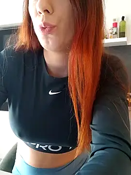 Snapshot of clara-francaise chatting on 10, 6, 2026 clara-francaise online show from 10, 6, 2026