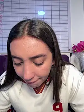 Snapshot of Hannahoff chatting on 18, 6, 2026 Hannahoff online show from 18, 6, 2026