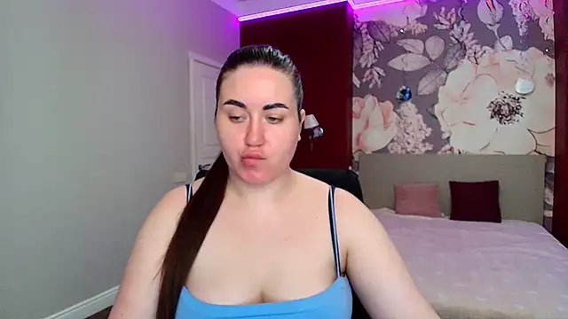 Snapshot of Roxie_Bradley chatting on 4, 5, 2026 Roxie Bradley online show from 4, 5, 2026