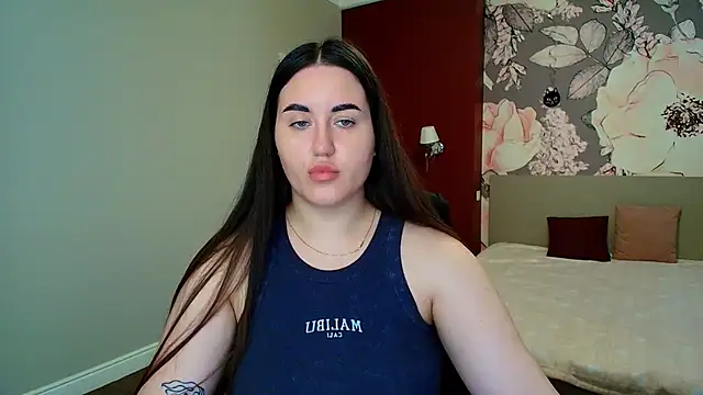 Snapshot of Roxie_Bradley chatting on 15, 6, 2026 Roxie Bradley online show from 15, 6, 2026