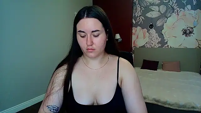 Roxie Bradley online show from 30, 6, 2026