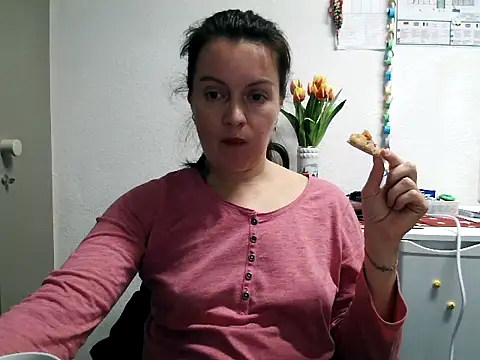 Snapshot of LoveNBloom chatting on 6, 2, 2025 LoveNBloom online show from 6, 2, 2025