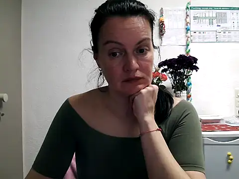 Snapshot of LoveNBloom chatting on 8, 3, 2025 LoveNBloom online show from 8, 3, 2025