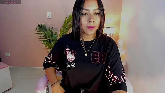 Snapshot of Ciara8 chatting on 21, 10, 2025 Ciara8 online show from 21, 10, 2025