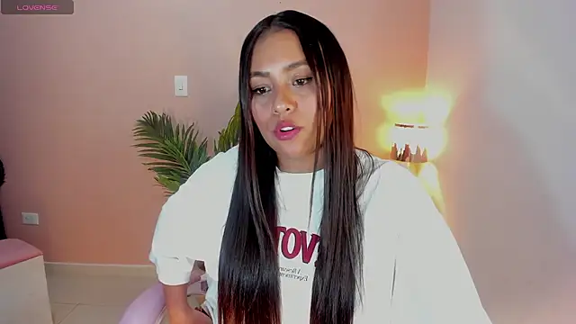 Snapshot of Ciara8 chatting on 15, 11, 2025 Ciara8 online show from 15, 11, 2025