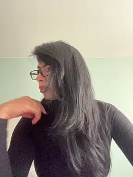 Miaparkerss  online show from 28, 4, 2026