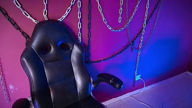 Laura takint online show from 31, 12, 2024