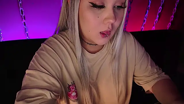 Laura takint online show from 4, 1, 2025