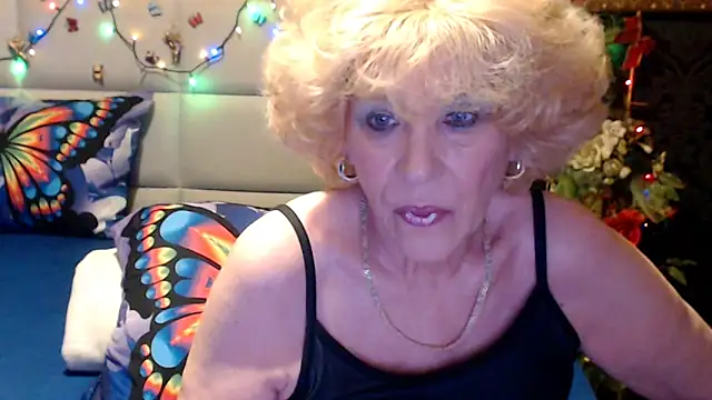 Snapshot of HappyWomanOn chatting on 5, 5, 2026 HappyWomanOn online show from 5, 5, 2026