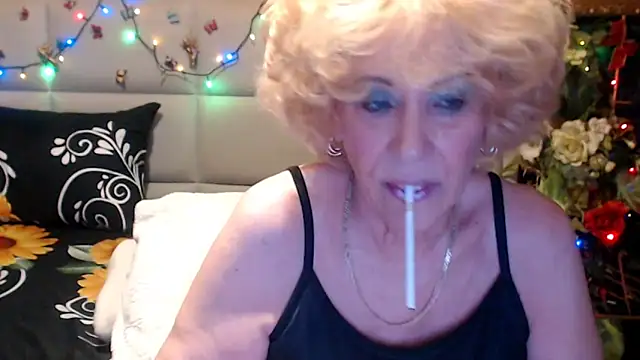 Snapshot of HappyWomanOn chatting on 17, 5, 2026 HappyWomanOn online show from 17, 5, 2026