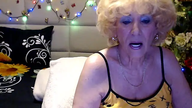Snapshot of HappyWomanOn chatting on 21, 5, 2026 HappyWomanOn online show from 21, 5, 2026