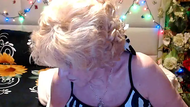Snapshot of HappyWomanOn chatting on 23, 5, 2026 HappyWomanOn online show from 23, 5, 2026