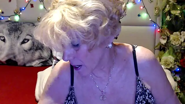 Snapshot of HappyWomanOn chatting on 28, 5, 2026 HappyWomanOn online show from 28, 5, 2026