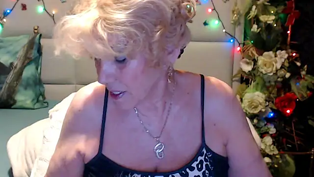 Snapshot of HappyWomanOn chatting on 3, 6, 2026 HappyWomanOn online show from 3, 6, 2026