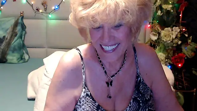 Snapshot of HappyWomanOn chatting on 5, 6, 2026 HappyWomanOn online show from 5, 6, 2026
