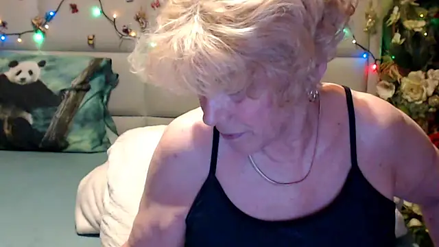 Snapshot of HappyWomanOn chatting on 6, 6, 2026 HappyWomanOn online show from 6, 6, 2026