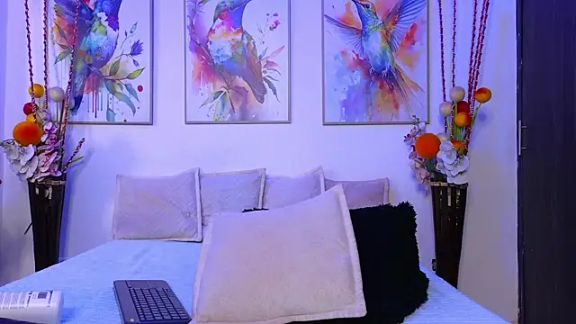 Marianaa Lopezz online show from 15, 2, 2025