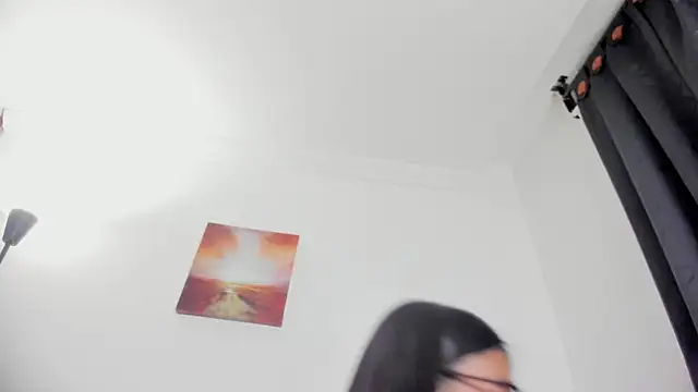 nia  white online show from 23, 4, 2026